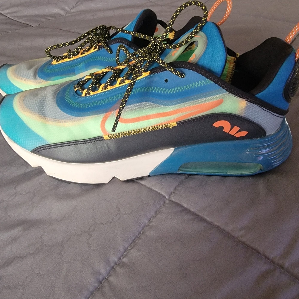 Air Max 2090 running shoes